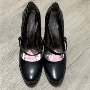 Paris Hilton: Black heels Size 7